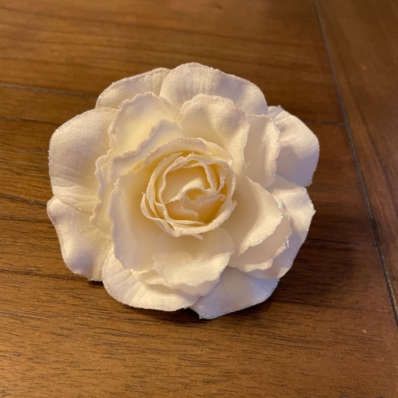 Glitter Edge Flower Hair Clip - Picture 1 of 6